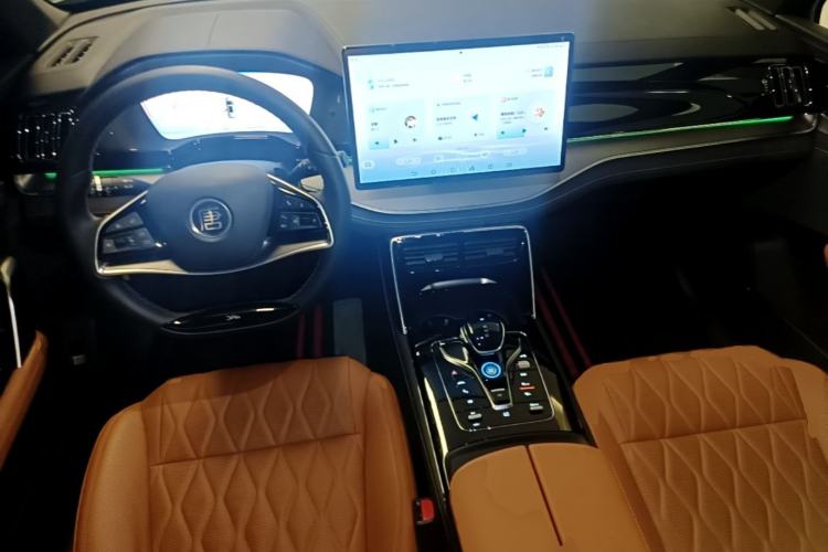 Used BYD Tang New Energy 2023 DM-i Champion Edition 112KM Prestige Model Center Console
