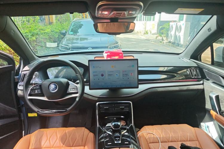 Used BYD Tang New Energy 2023 DM-i Champion Edition 112KM Prestige Model Center Console