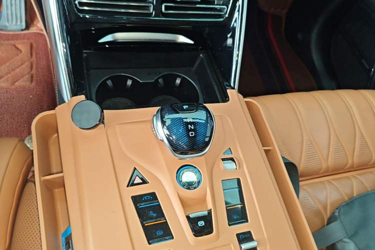 Used BYD Tang New Energy 2023 DM-i Champion Edition 112KM Prestige Model Gear Lever