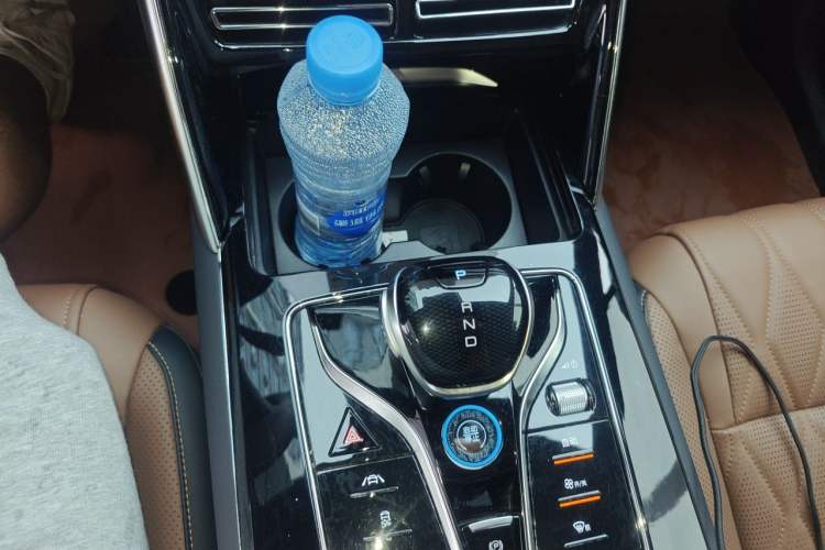 Used BYD Tang New Energy 2023 DM-i Champion Edition 112KM Prestige Model Gear Lever