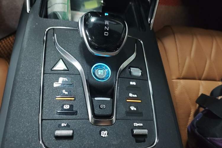 Used BYD Tang New Energy 2023 DM-i Champion Edition 112KM Prestige Model Gear Lever