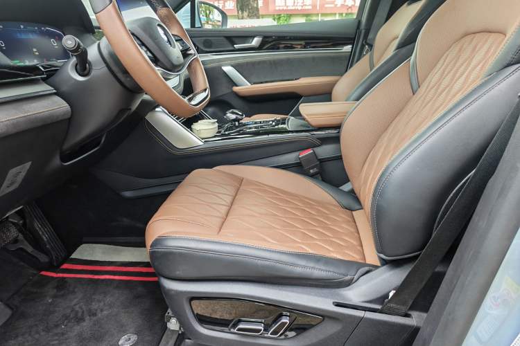 Used BYD Tang New Energy 2023 DM-i Champion Edition 112KM Prestige Model Interior 2