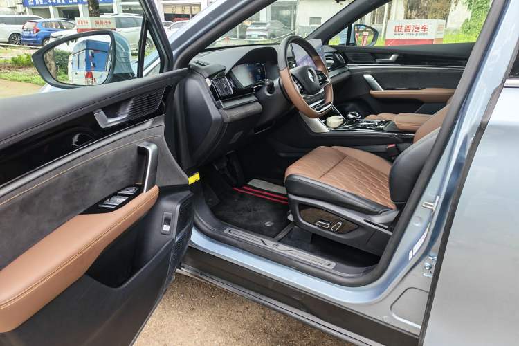 Used BYD Tang New Energy 2023 DM-i Champion Edition 112KM Prestige Model Interior 3