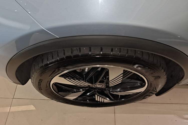 Used BYD Tang New Energy 2023 DM-i Champion Edition 112KM Prestige Model Left Front Wheel Hub
