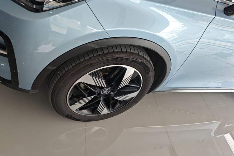 Used BYD Tang New Energy 2023 DM-i Champion Edition 112KM Prestige Model Left Front Wheel Hub