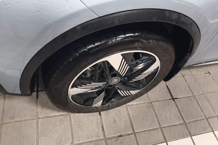 Used BYD Tang New Energy 2023 DM-i Champion Edition 112KM Prestige Model Left Front Wheel Hub
