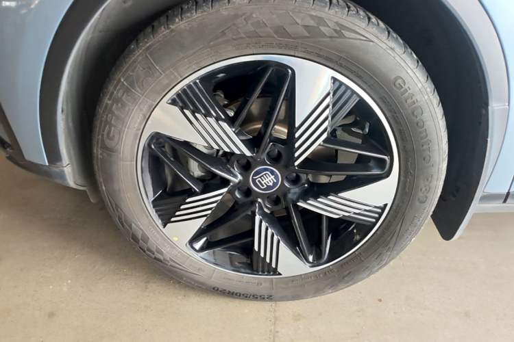 Used BYD Tang New Energy 2023 DM-i Champion Edition 112KM Prestige Model Left Front Wheel Hub