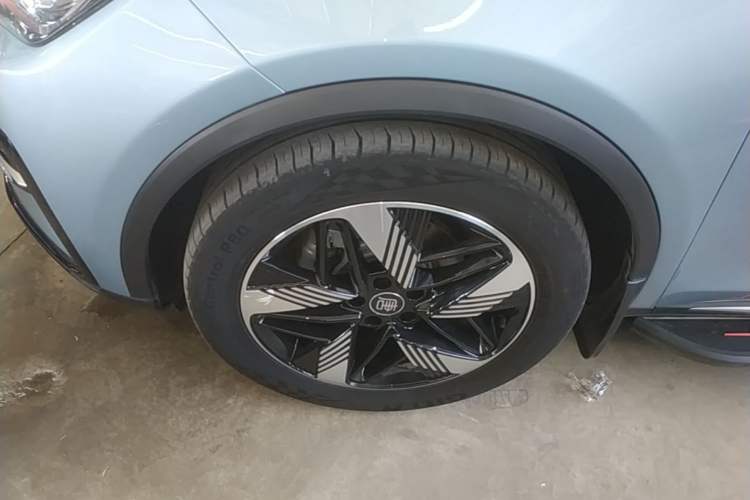 Used BYD Tang New Energy 2023 DM-i Champion Edition 112KM Prestige Model Left Front Wheel Hub