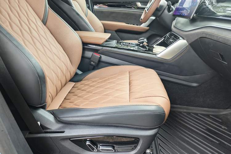 Used BYD Tang New Energy 2023 DM-i Champion Edition 112KM Prestige Model Right Front Seat