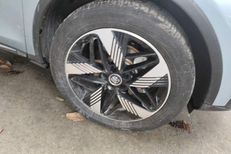 Used BYD Tang New Energy 2023 DM-i Champion Edition 112KM Prestige Model Right Front Wheel Hub