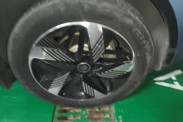 Used BYD Tang New Energy 2023 DM-i Champion Edition 112KM Prestige Model Right Front Wheel Hub