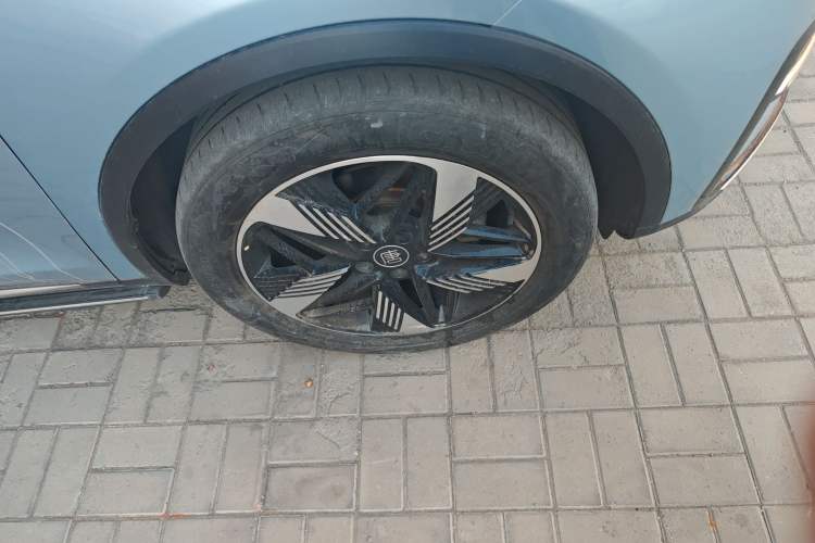 Used BYD Tang New Energy 2023 DM-i Champion Edition 112KM Prestige Model Right Front Wheel Hub