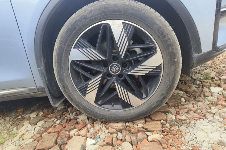 Used BYD Tang New Energy 2023 DM-i Champion Edition 112KM Prestige Model Right Front Wheel Hub