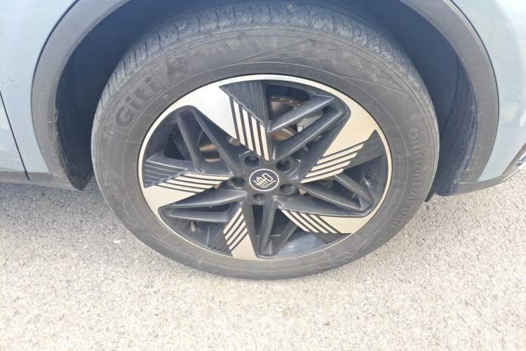 Used BYD Tang New Energy 2023 DM-i Champion Edition 112KM Prestige Model Right Front Wheel Hub