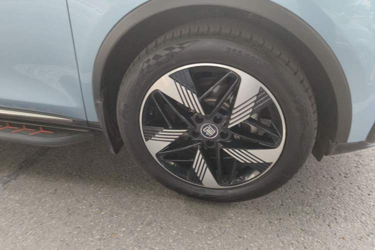 Used BYD Tang New Energy 2023 DM-i Champion Edition 112KM Prestige Model Right Front Wheel Hub