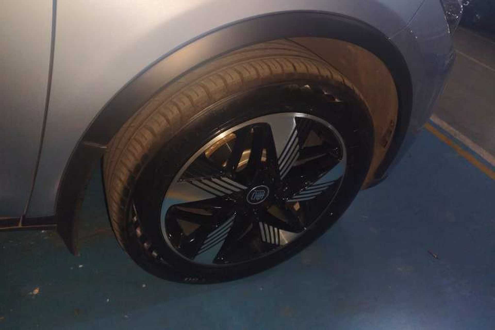 Used BYD Tang New Energy 2023 DM-i Champion Edition 112KM Prestige Model Right Front Wheel Hub
