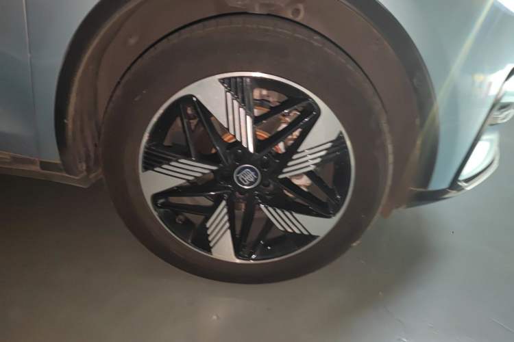 Used BYD Tang New Energy 2023 DM-i Champion Edition 112KM Prestige Model Right Front Wheel Hub