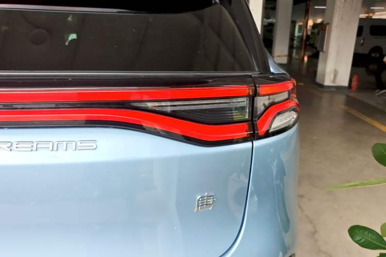 Used BYD Tang New Energy 2023 DM-i Champion Edition 112KM Prestige Model Right Rear Taillight