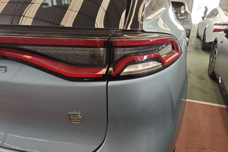 Used BYD Tang New Energy 2023 DM-i Champion Edition 112KM Prestige Model Right Rear Taillight