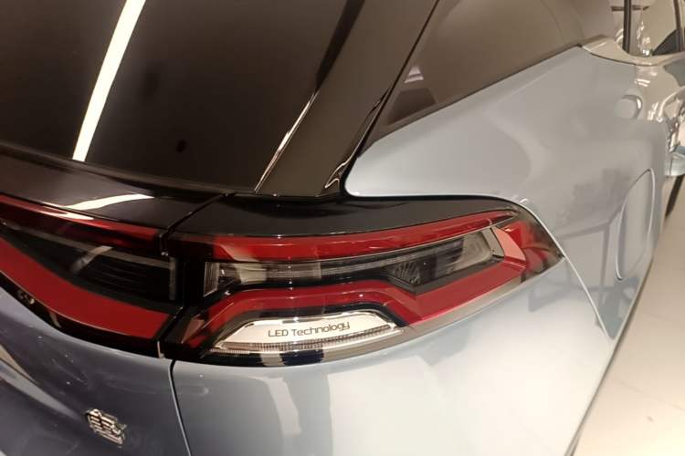 Used BYD Tang New Energy 2023 DM-i Champion Edition 112KM Prestige Model Right Rear Taillight