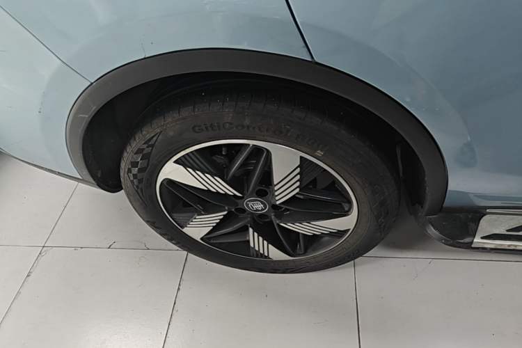 Used BYD Tang New Energy 2023 DM-i Champion Edition 112KM Prestige Model Right Rear Wheel Hub
