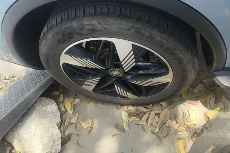 Used BYD Tang New Energy 2023 DM-i Champion Edition 112KM Prestige Model Right Rear Wheel Hub