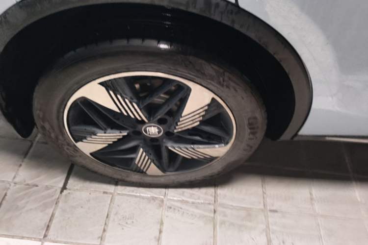 Used BYD Tang New Energy 2023 DM-i Champion Edition 112KM Prestige Model Right Rear Wheel Hub