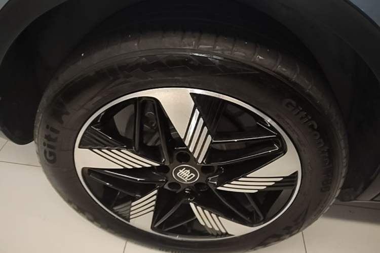Used BYD Tang New Energy 2023 DM-i Champion Edition 112KM Prestige Model Right Rear Wheel Hub