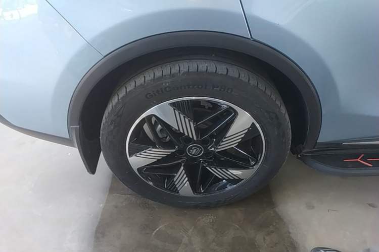 Used BYD Tang New Energy 2023 DM-i Champion Edition 112KM Prestige Model Right Rear Wheel Hub