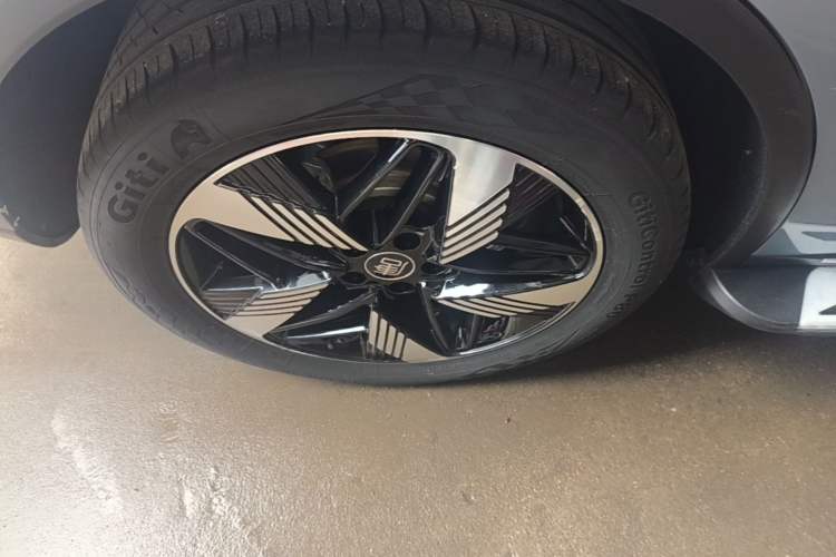 Used BYD Tang New Energy 2023 DM-i Champion Edition 112KM Prestige Model Right Rear Wheel Hub