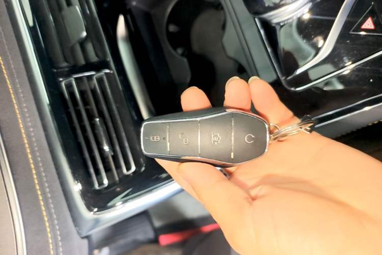 Used BYD Tang New Energy 2023 DM-i Champion Edition 112KM Prestige Model Vehicle Key