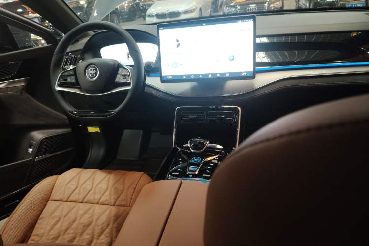 Used BYD Tang New Energy 2023 DM-i Champion Edition 112KM Prestige Model Audio And AC Panel