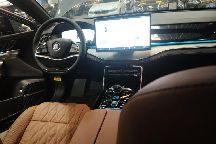 Used BYD Tang New Energy 2023 DM-i Champion Edition 112KM Prestige Model Center Console