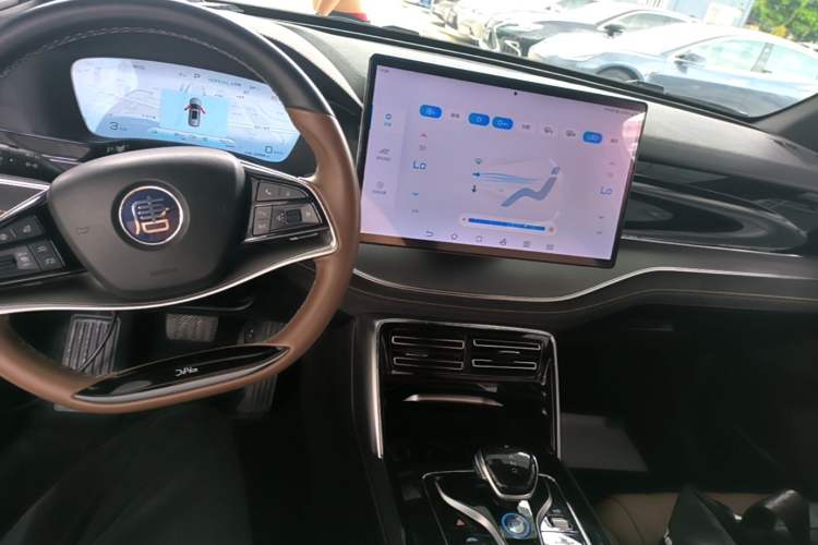 Used BYD Tang New Energy 2023 DM-i Champion Edition 112KM Prestige Model Center Console