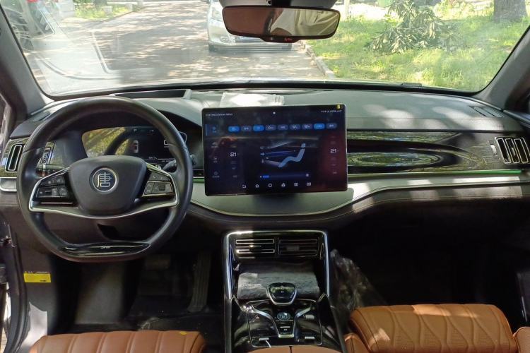 Used BYD Tang New Energy 2023 DM-i Champion Edition 112KM Prestige Model Center Console