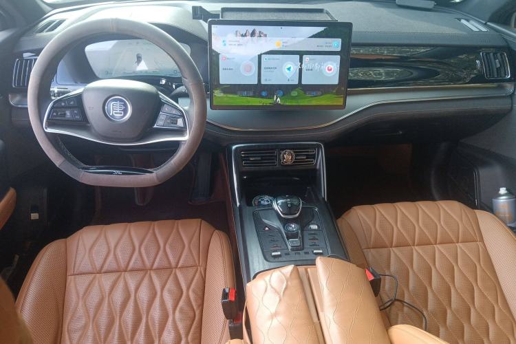 Used BYD Tang New Energy 2023 DM-i Champion Edition 112KM Prestige Model Center Console