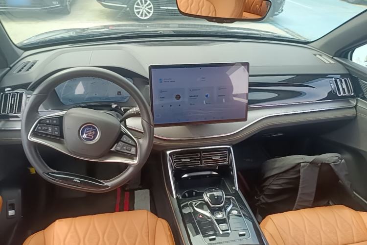 Used BYD Tang New Energy 2023 DM-i Champion Edition 112KM Prestige Model Center Console