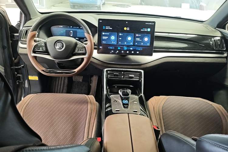 Used BYD Tang New Energy 2023 DM-i Champion Edition 112KM Prestige Model Center Console