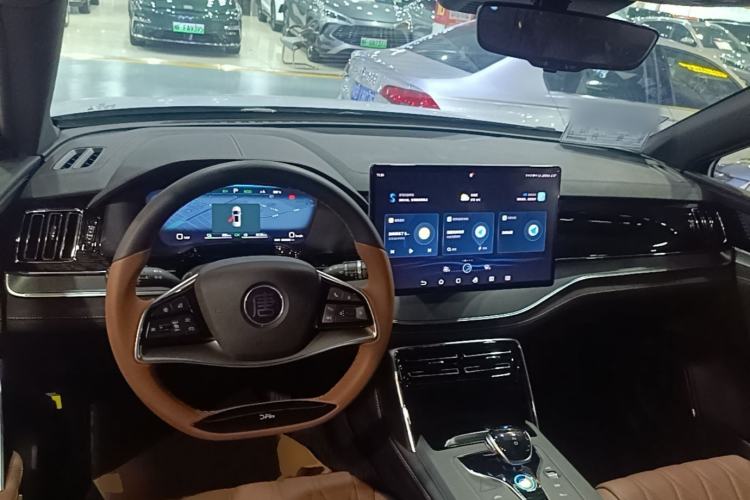 Used BYD Tang New Energy 2023 DM-i Champion Edition 112KM Prestige Model Center Console