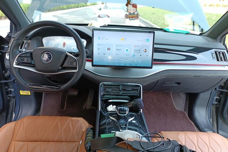 Used BYD Tang New Energy 2023 DM-i Champion Edition 112KM Prestige Model Center Console