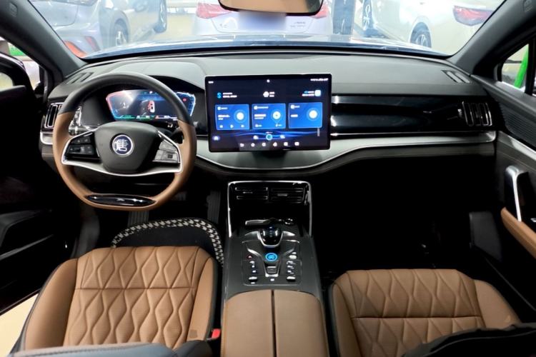 Used BYD Tang New Energy 2023 DM-i Champion Edition 112KM Prestige Model Center Console