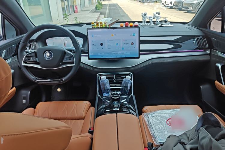 Used BYD Tang New Energy 2023 DM-i Champion Edition 112KM Prestige Model Center Console