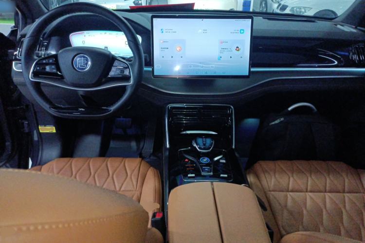 Used BYD Tang New Energy 2023 DM-i Champion Edition 112KM Prestige Model Center Console