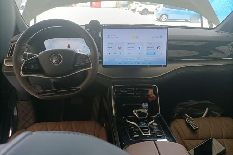 Used BYD Tang New Energy 2023 DM-i Champion Edition 112KM Prestige Model Center Console