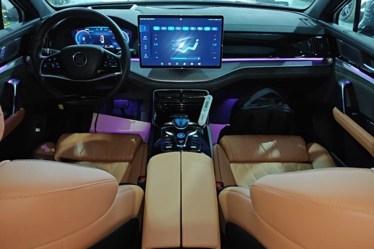 Used BYD Tang New Energy 2023 DM-i Champion Edition 112KM Prestige Model Center Console
