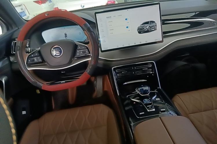 Used BYD Tang New Energy 2023 DM-i Champion Edition 112KM Prestige Model Center Console