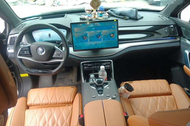 Used BYD Tang New Energy 2023 DM-i Champion Edition 112KM Prestige Model Center Console