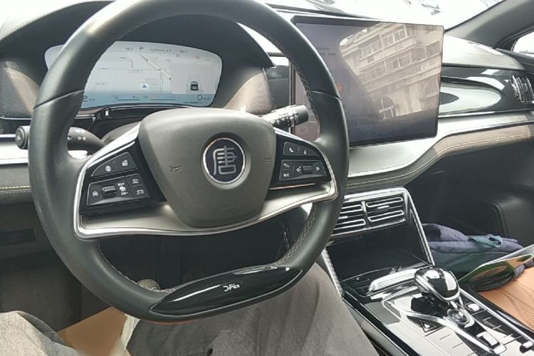Used BYD Tang New Energy 2023 DM-i Champion Edition 112KM Prestige Model Center Console