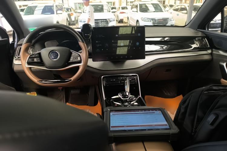 Used BYD Tang New Energy 2023 DM-i Champion Edition 112KM Prestige Model Center Console