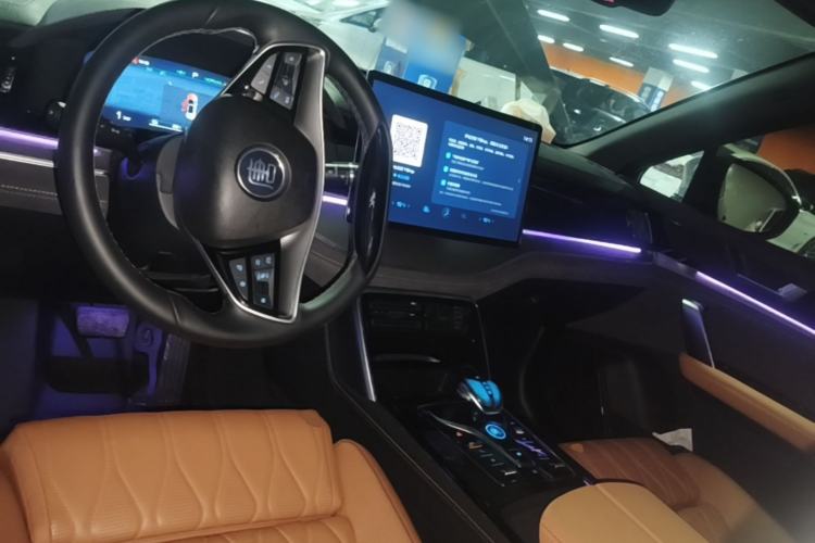 Used BYD Tang New Energy 2023 DM-i Champion Edition 112KM Prestige Model Center Console
